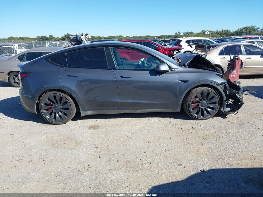 2022 Tesla Model Y Performance Dual Motor All-Wheel Drive VIN: 7SAYGDEF8NF545927 Lot: 43579908