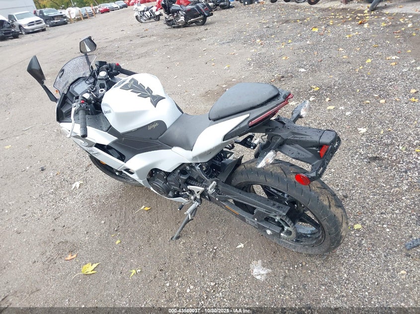 ML5EXGG11SDA70351 2025 KAWASAKI NINJA photo no. 3