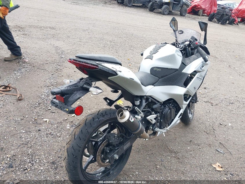 ML5EXGG11SDA70351 2025 KAWASAKI NINJA photo no. 4