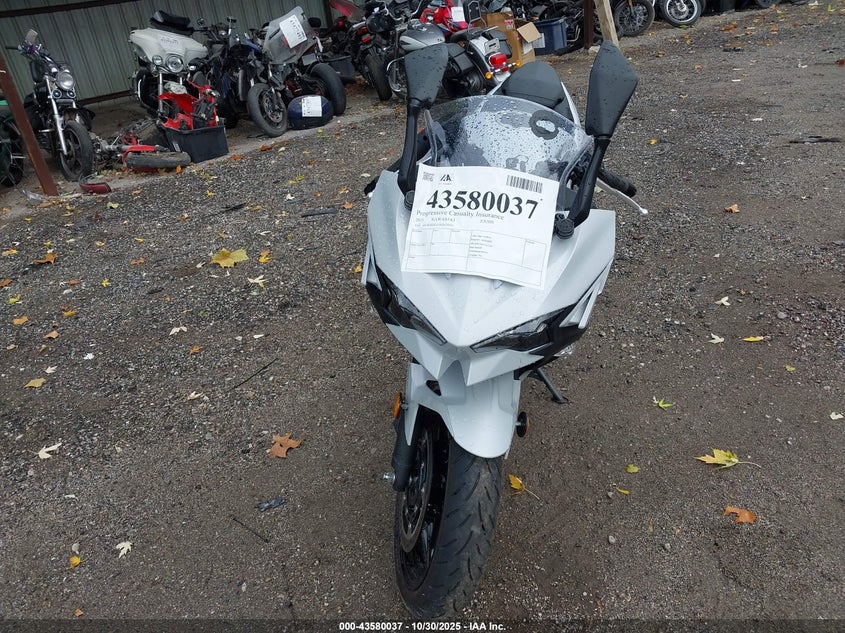 ML5EXGG11SDA70351 2025 KAWASAKI NINJA photo no. 5