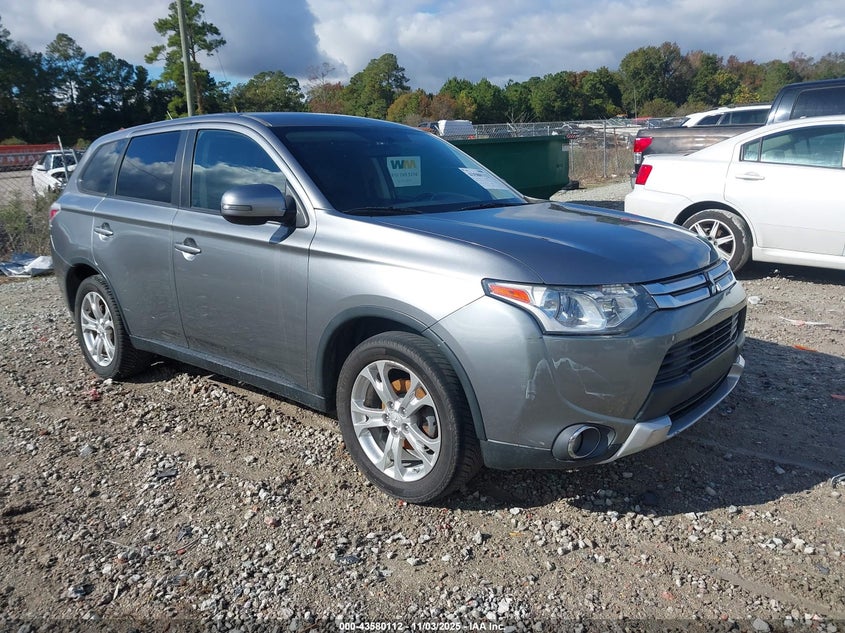 MITSUBISHI OUTLANDER SE