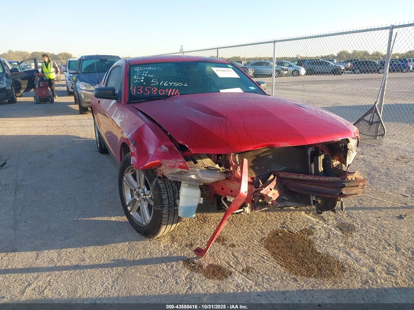 FORD MUSTANG V6/V6 PREMIUM