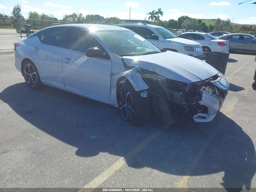 NISSAN ALTIMA SR FWD