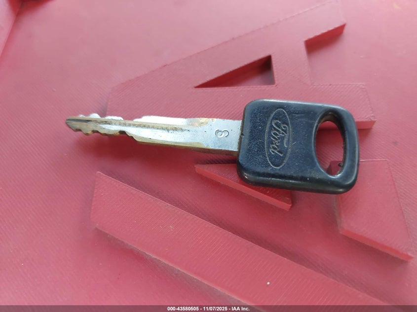 2000 Ford F-350 Lariat/Xl/Xlt VIN: 1FTSF31FXYEB68772 Lot: 43580505