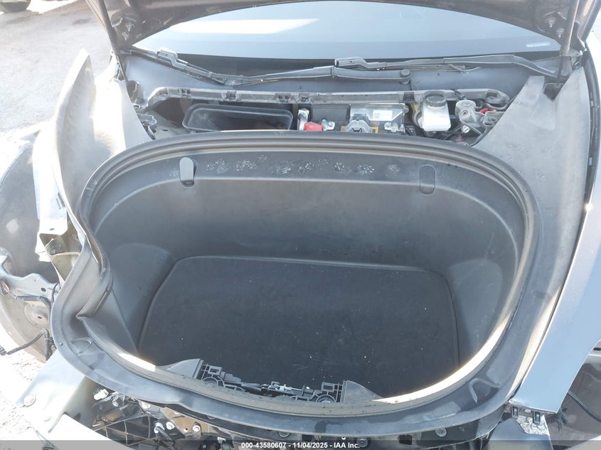 2018 Tesla Model 3 Long Range/Performance VIN: 5YJ3E1EB4JF181007 Lot: 43580607