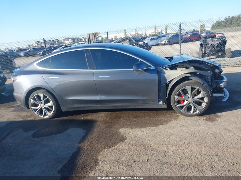 2018 Tesla Model 3 Long Range/Performance VIN: 5YJ3E1EB4JF181007 Lot: 43580607