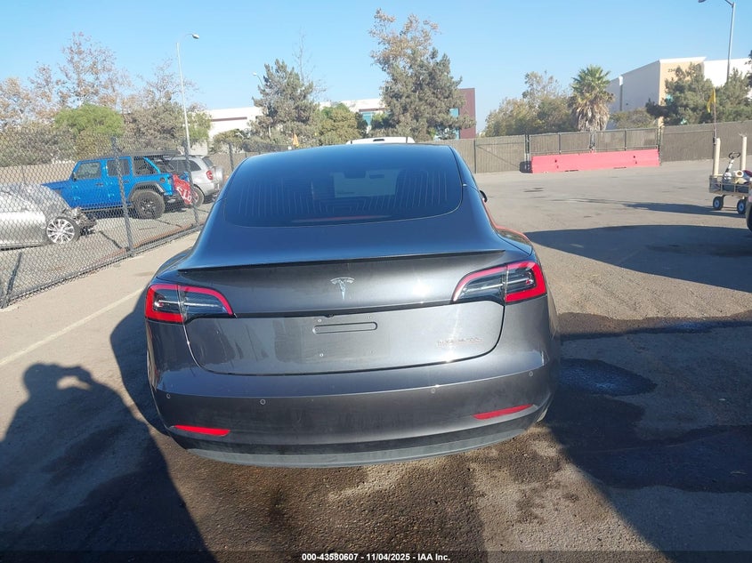 2018 Tesla Model 3 Long Range/Performance VIN: 5YJ3E1EB4JF181007 Lot: 43580607