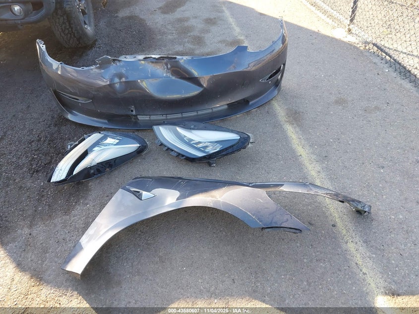 2018 Tesla Model 3 Long Range/Performance VIN: 5YJ3E1EB4JF181007 Lot: 43580607