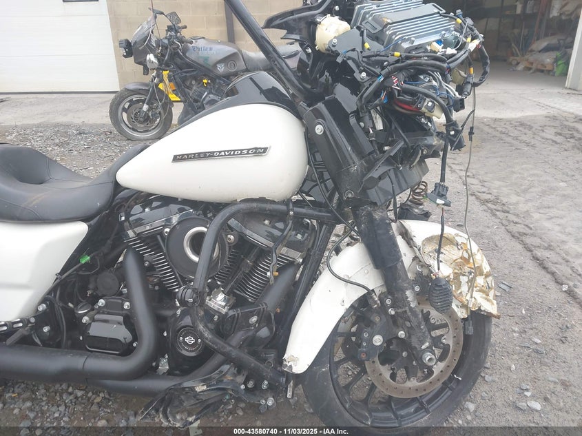 2018 HARLEY-DAVIDSON FLTRXS ROAD GLIDE SPECIAL - 1HD1KTC16JB674338