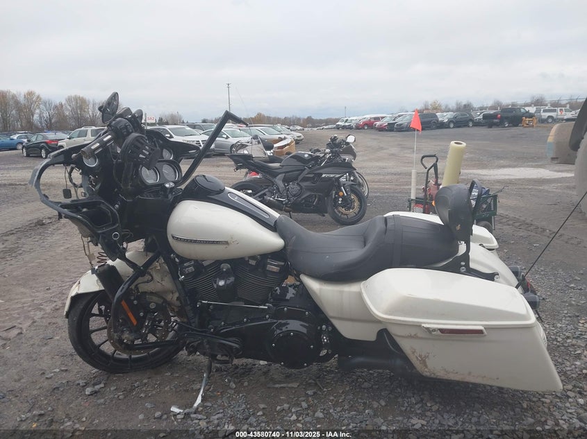 2018 HARLEY-DAVIDSON FLTRXS ROAD GLIDE SPECIAL - 1HD1KTC16JB674338