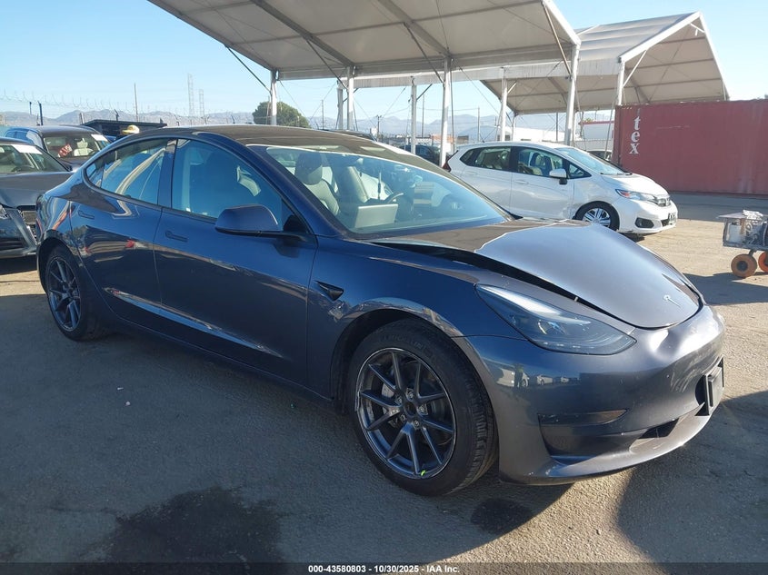 TESLA MODEL 3 REAR-WHEEL DRIVE