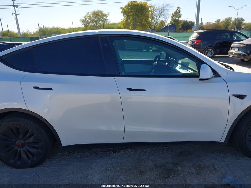 2021 Tesla Model Y Long Range Dual Motor All-Wheel Drive VIN: 5YJYGAEE5MF212702 Lot: 43580915