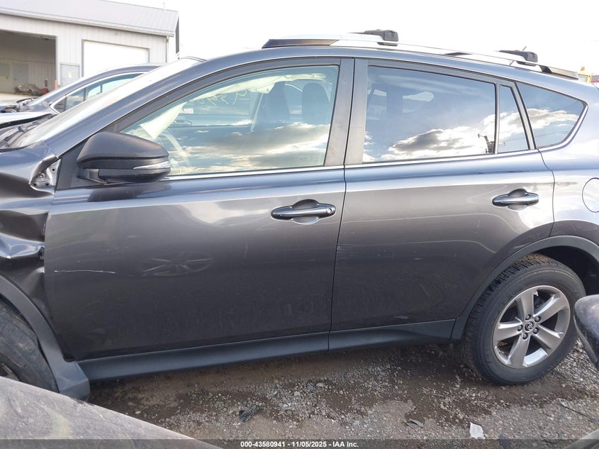 2015 TOYOTA RAV4 XLE - JTMWFREV4FJ055748
