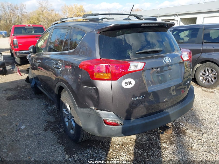 2015 TOYOTA RAV4 XLE - JTMWFREV4FJ055748
