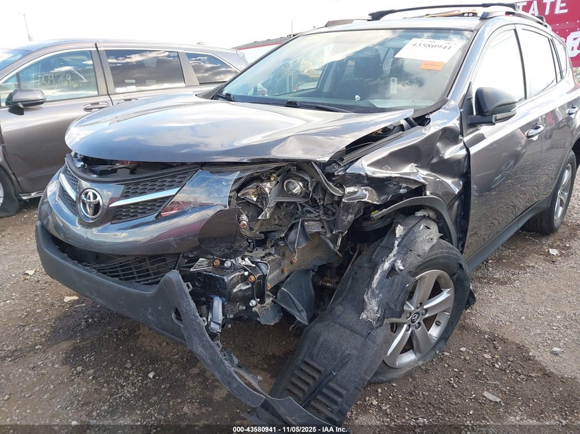 2015 TOYOTA RAV4 XLE - JTMWFREV4FJ055748
