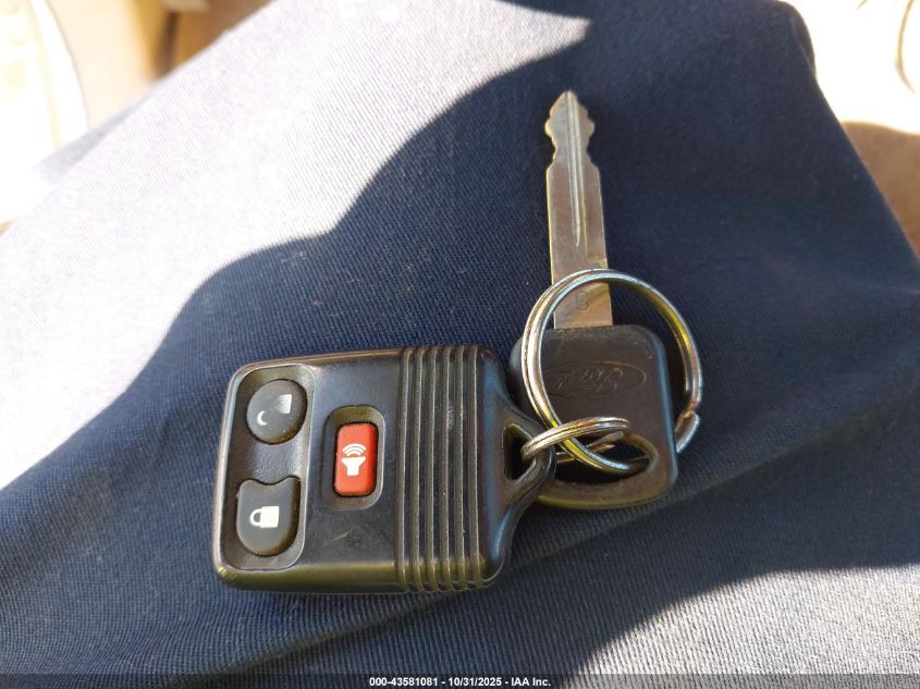 2000 Ford F-350 Lariat/Xl/Xlt VIN: 1FTWW33F4YEC09766 Lot: 43581081