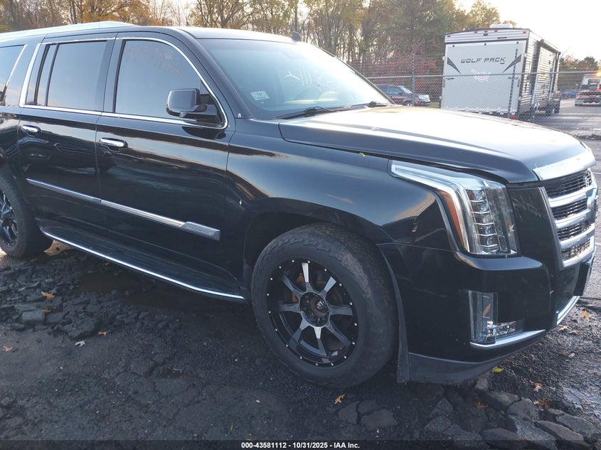 CADILLAC ESCALADE LUXURY