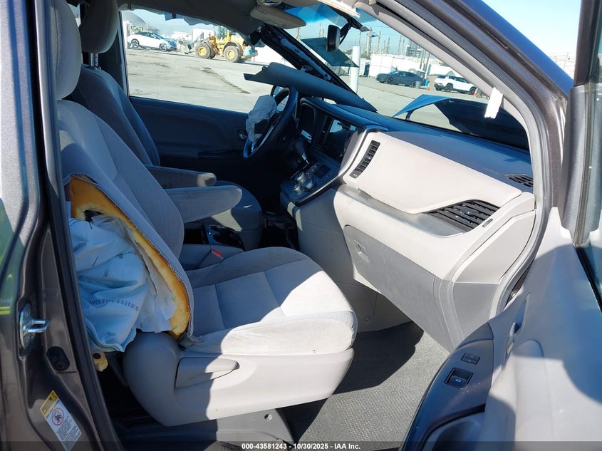 5TDKK3DC2FS613879 2015 TOYOTA SIENNA photo no. 5