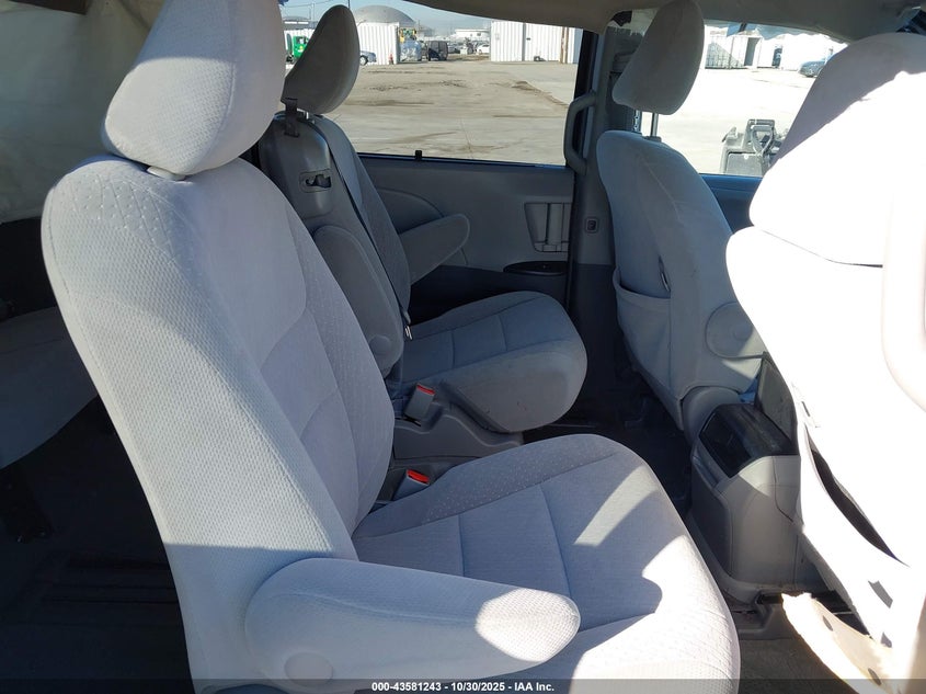 5TDKK3DC2FS613879 2015 TOYOTA SIENNA photo no. 8