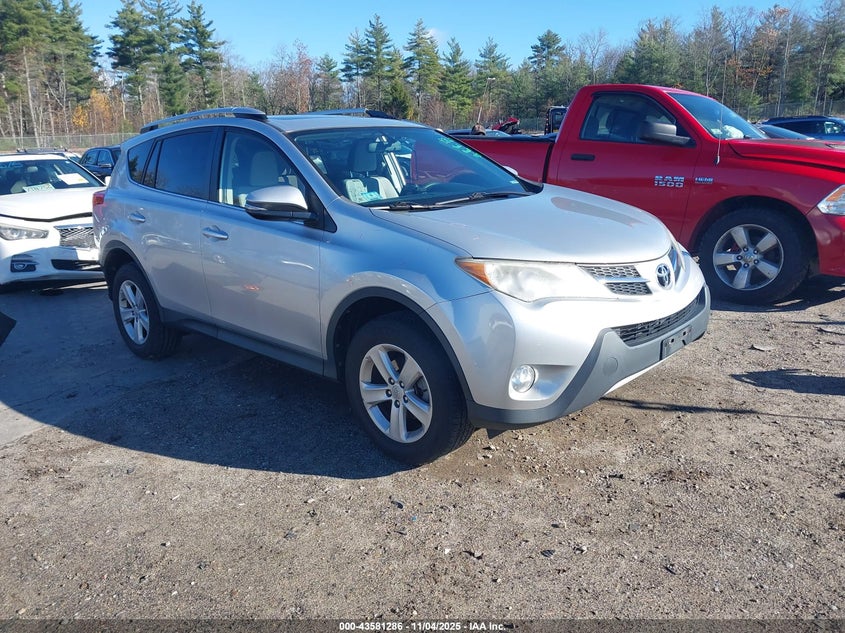 2014 TOYOTA RAV4 XLE - JTMRFREV2ED069688