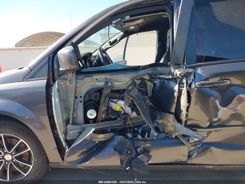 2017 Dodge Grand Caravan Gt VIN: 2C4RDGEG7HR746098 Lot: 43581329