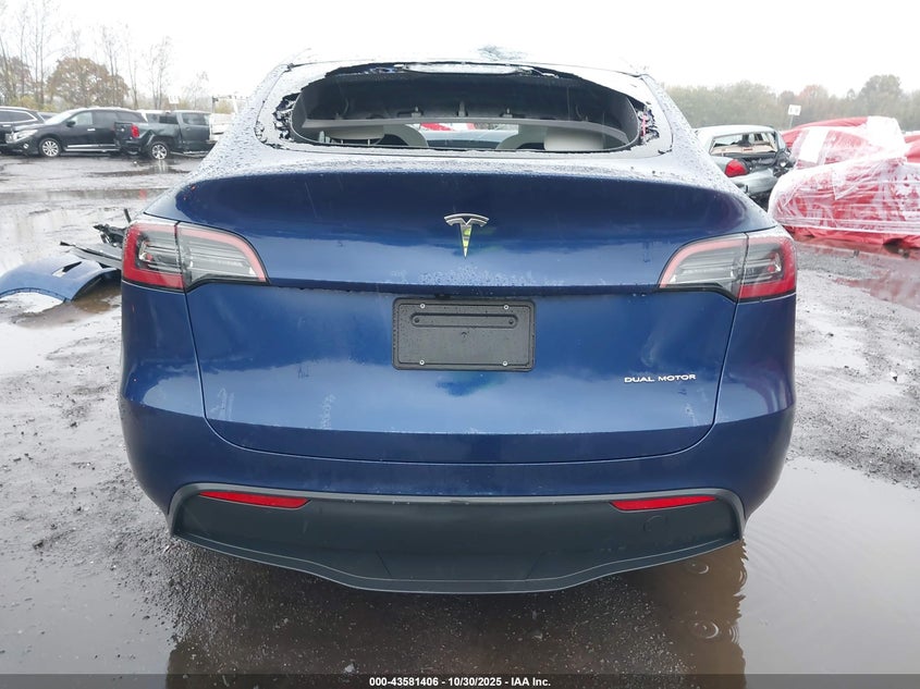 2024 Tesla Model Y Long Range Dual Motor All-Wheel Drive VIN: 7SAYGAEE5RF200351 Lot: 43581406