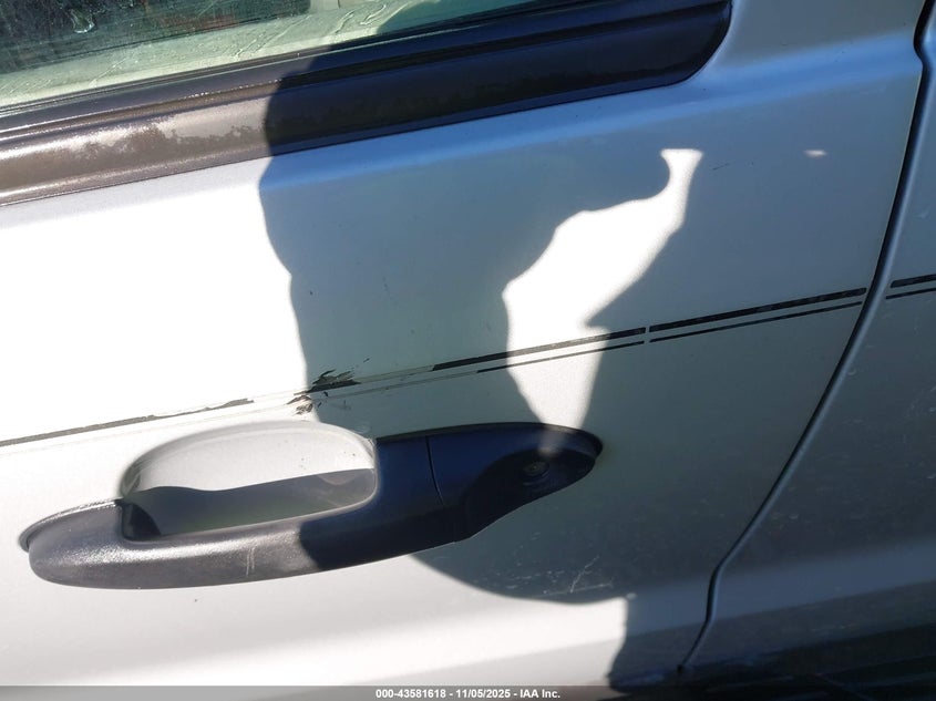 1FMYU03192KC91161 2002 FORD ESCAPE photo no. 12