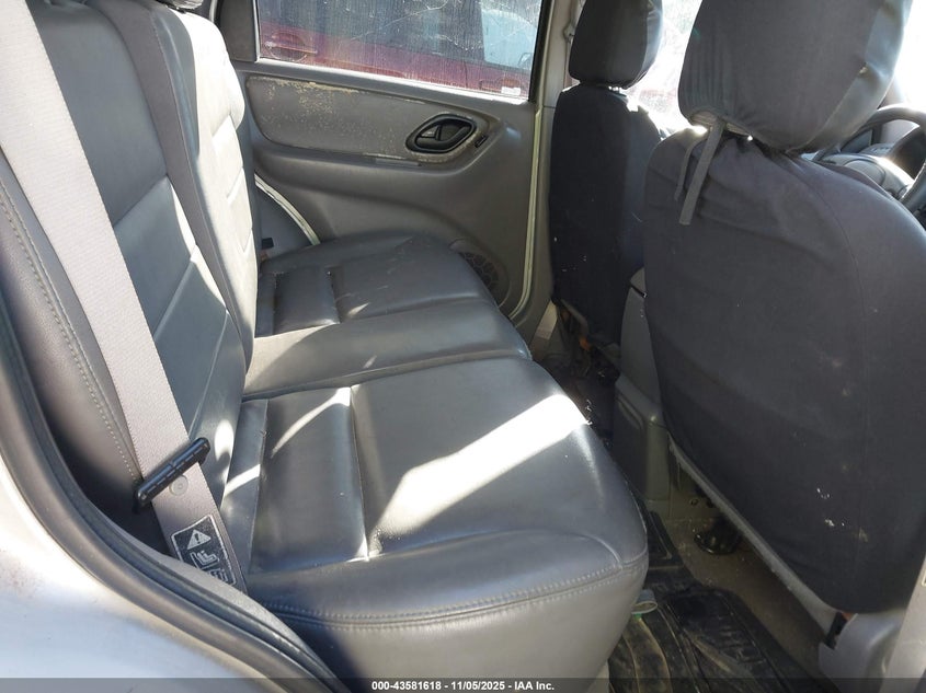 1FMYU03192KC91161 2002 FORD ESCAPE photo no. 8