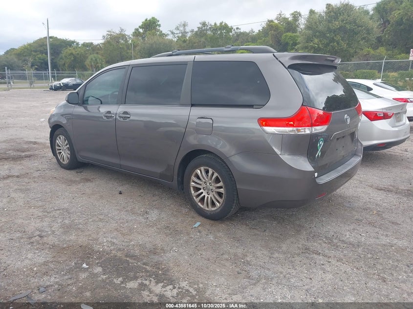 5TDYK3DC0ES428805 2014 TOYOTA SIENNA photo no. 3