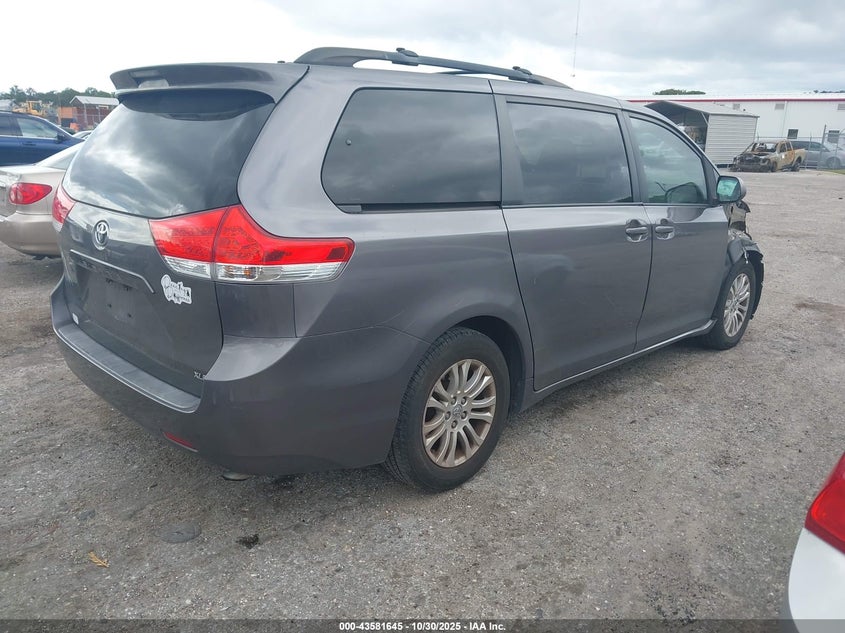 5TDYK3DC0ES428805 2014 TOYOTA SIENNA photo no. 4