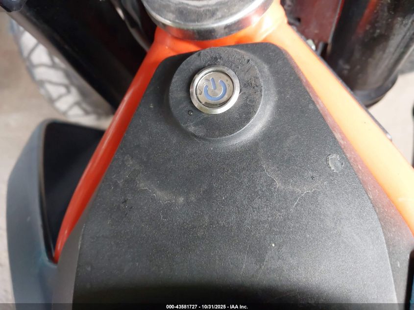 2023 Ktm 690 Smc R VIN: VBKLSV407PM745084 Lot: 43581727