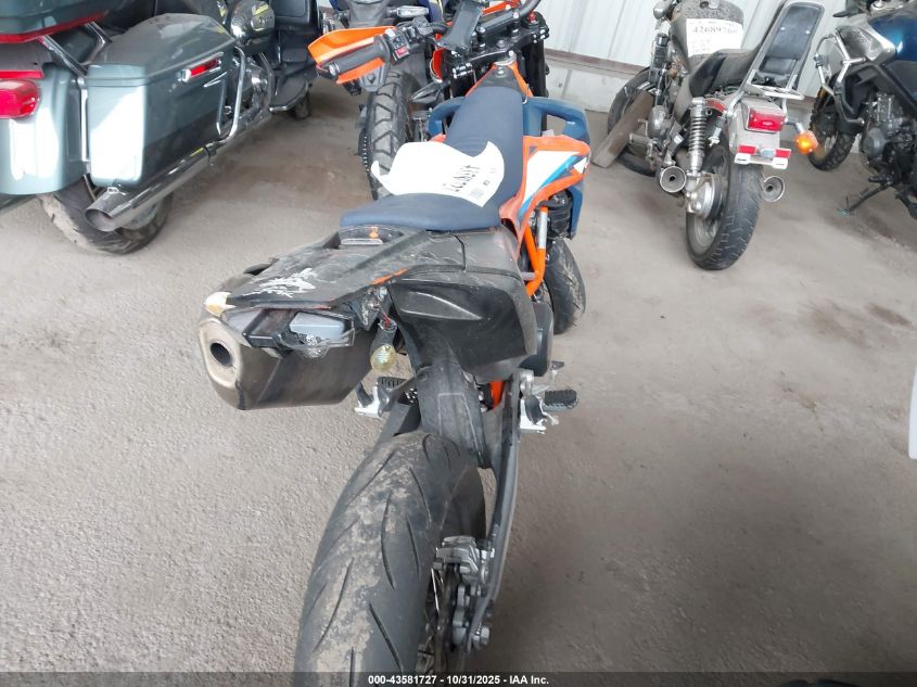 2023 Ktm 690 Smc R VIN: VBKLSV407PM745084 Lot: 43581727