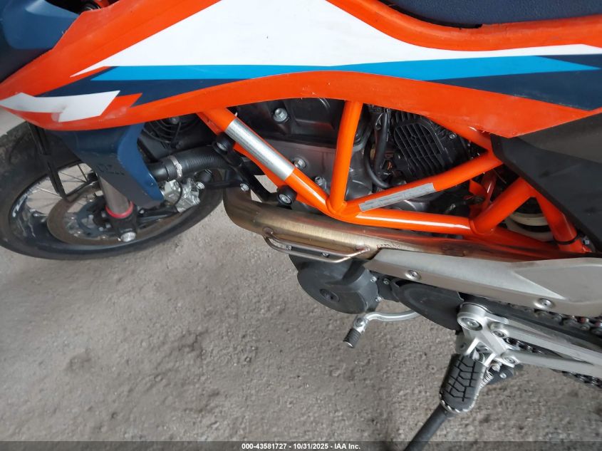 2023 Ktm 690 Smc R VIN: VBKLSV407PM745084 Lot: 43581727