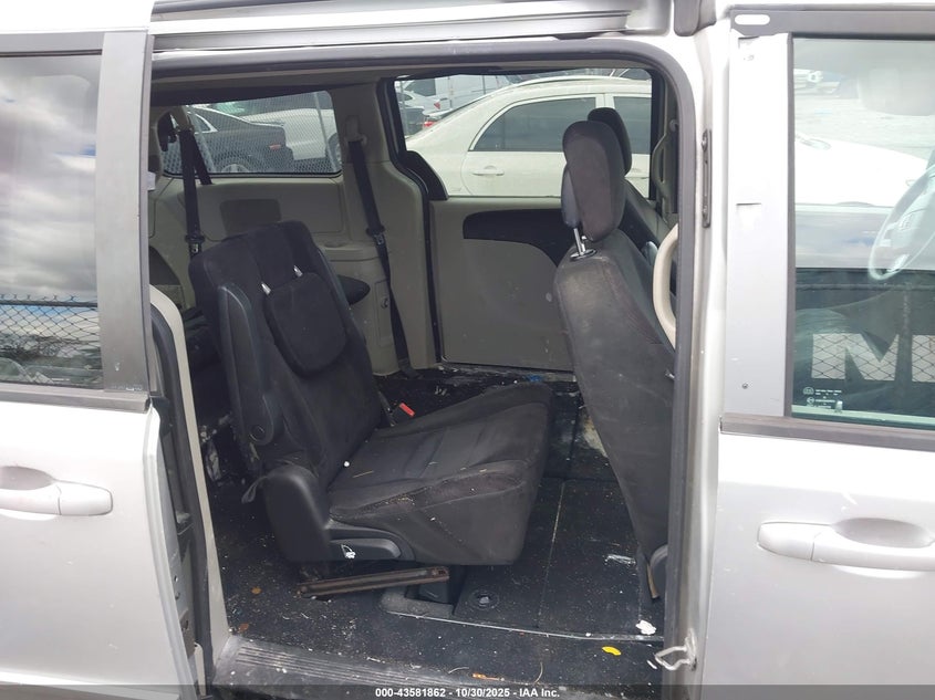 2011 Dodge Grand Caravan Express VIN: 2D4RN4DG5BR700387 Lot: 43581862