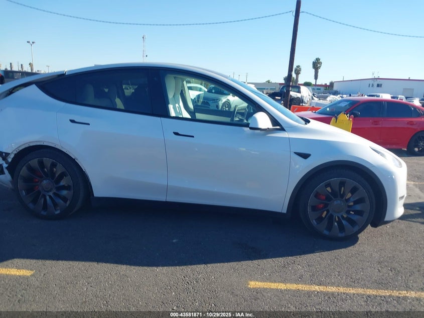 2020 Tesla Model Y Long Range Dual Motor All-Wheel Drive/Performance Dual Motor All-Wheel Drive VIN: 5YJYGDEFXLF040773 Lot: 43581871