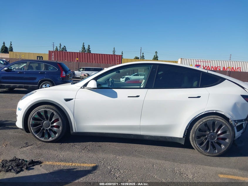 2020 Tesla Model Y Long Range Dual Motor All-Wheel Drive/Performance Dual Motor All-Wheel Drive VIN: 5YJYGDEFXLF040773 Lot: 43581871
