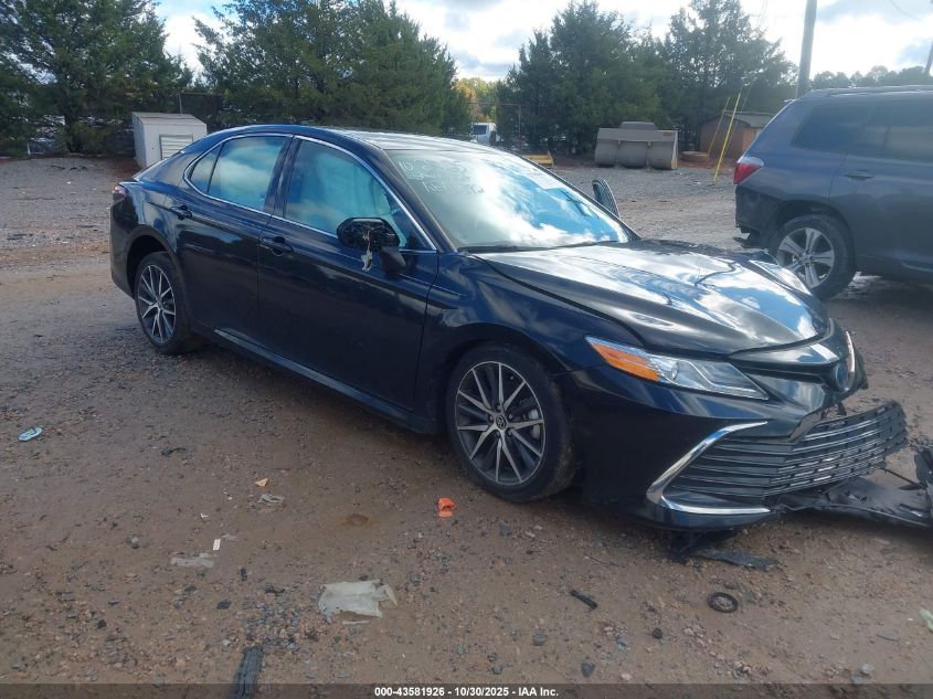 TOYOTA CAMRY HYBRID XLE HYBRID