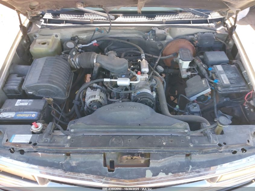 2000 Chevrolet C2500 VIN: 1GCGC23R4YF517287 Lot: 43582093