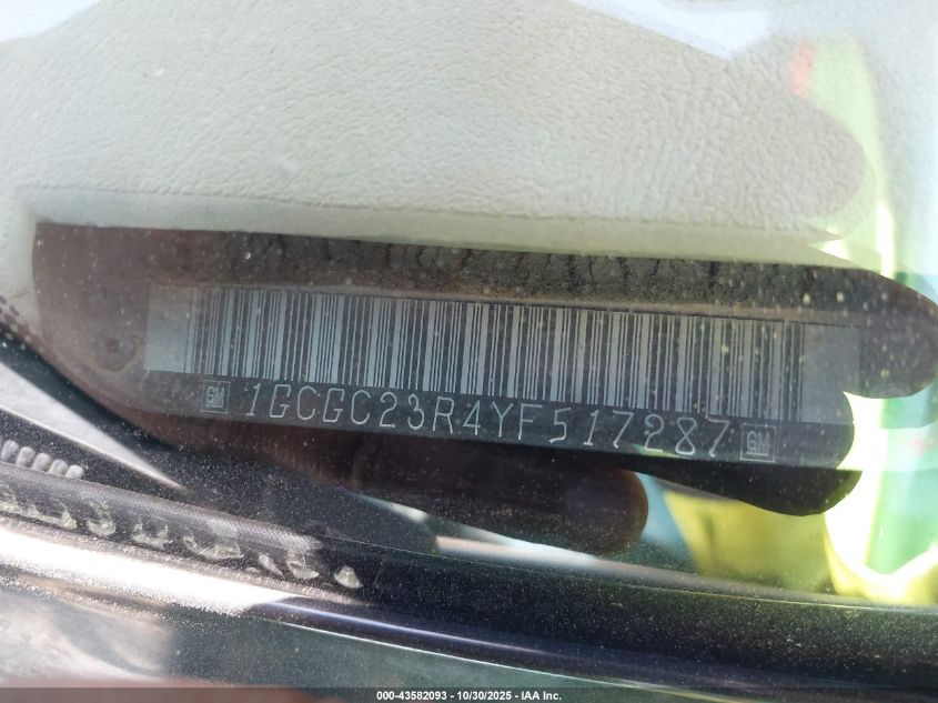 2000 Chevrolet C2500 VIN: 1GCGC23R4YF517287 Lot: 43582093