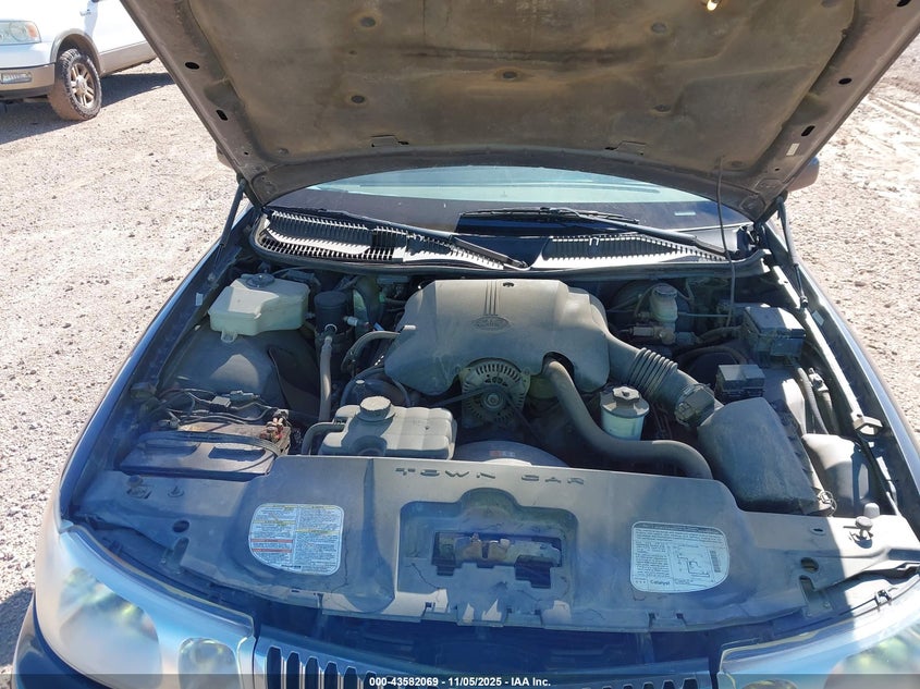 2000 Lincoln Town Car Executive VIN: 1LNHM81W9YY843003 Lot: 43582069