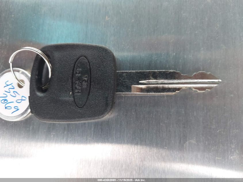 2000 Lincoln Town Car Executive VIN: 1LNHM81W9YY843003 Lot: 43582069