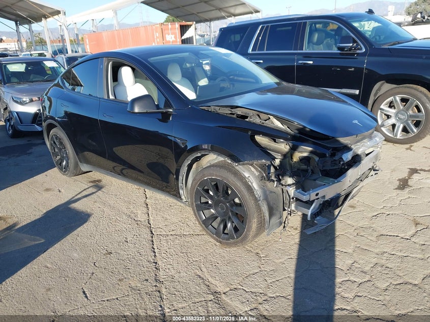 2021 TESLA MODEL Y LONG RANGE DUAL MOTOR ALL-WHEEL DRIVE - 5YJYGDEE2MF152332