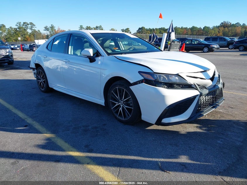 TOYOTA CAMRY SE
