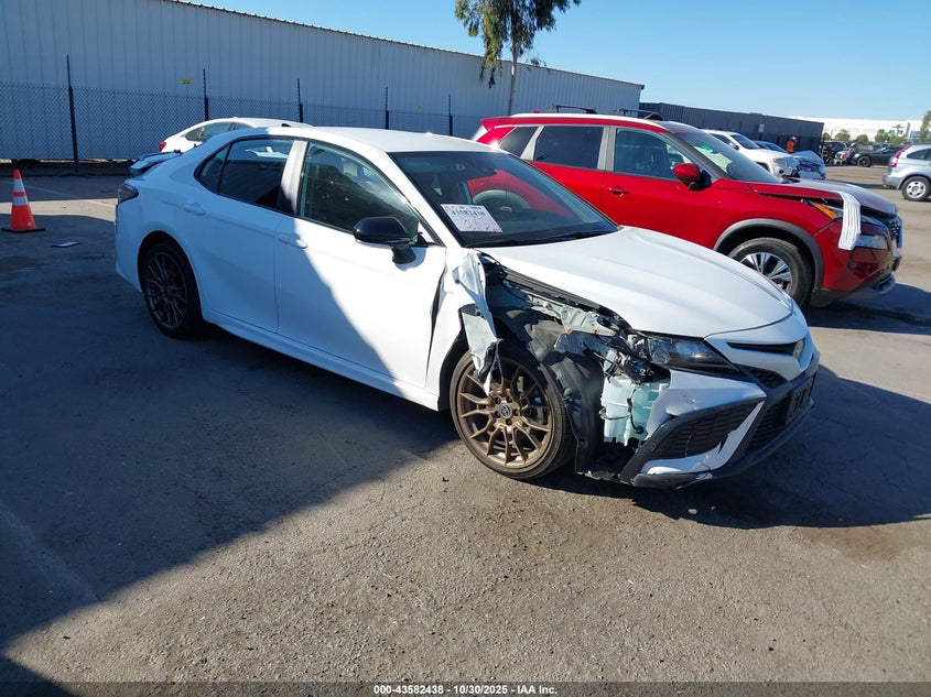 TOYOTA CAMRY SE NIGHTSHADE