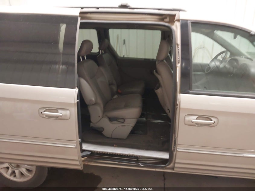 2003 Chrysler Town & Country Lxi VIN: 2C4GP54L93R225281 Lot: 43582575