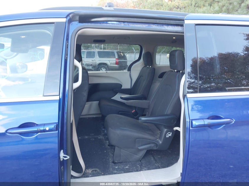 2021 Chrysler Pacifica Touring VIN: 2C4RC1FG1MR502455 Lot: 43582725