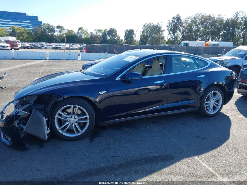 2013 Tesla Model S Performance VIN: 5YJSA1DP9DFP06278 Lot: 43582810