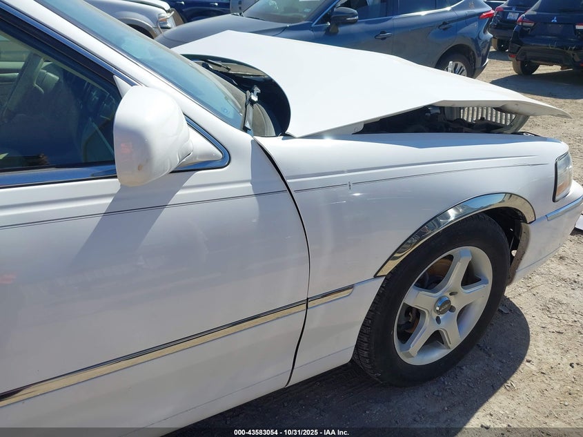 2005 Lincoln Town Car Signature VIN: 1LNHM81W75Y620678 Lot: 43583054