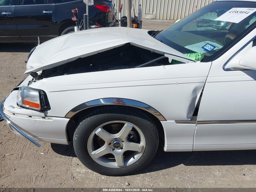 2005 Lincoln Town Car Signature VIN: 1LNHM81W75Y620678 Lot: 43583054