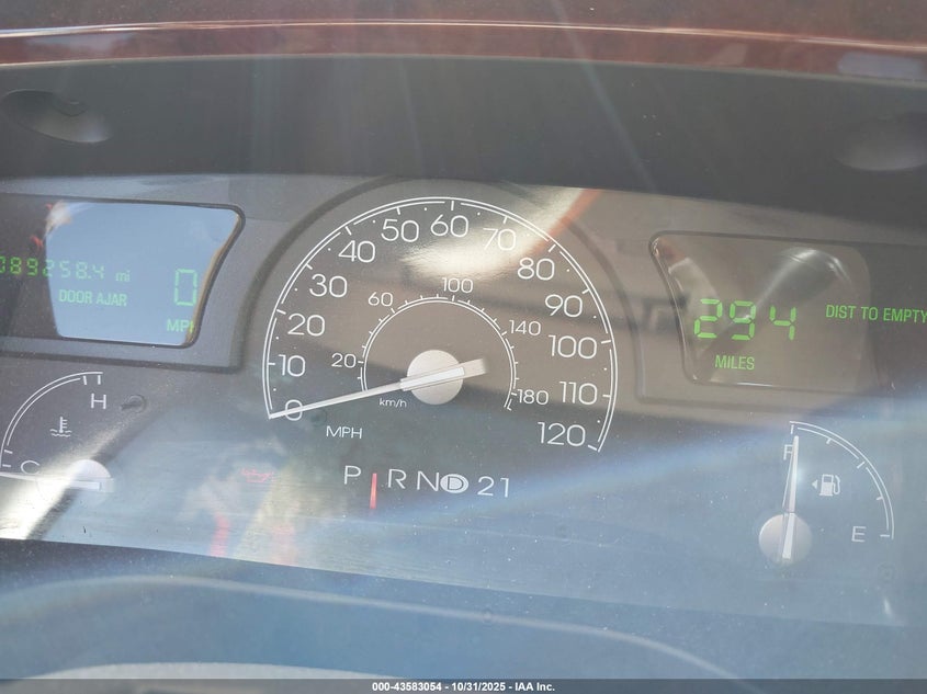 2005 Lincoln Town Car Signature VIN: 1LNHM81W75Y620678 Lot: 43583054